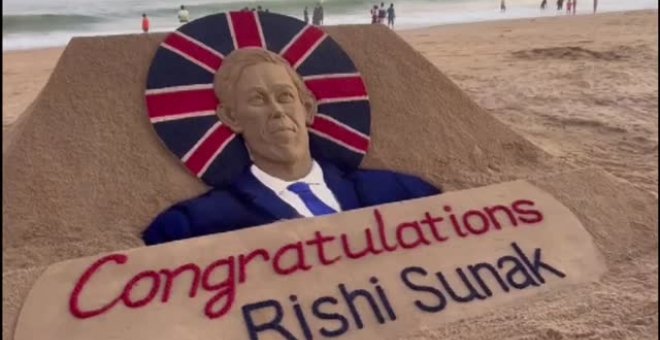 En la India felicitan a Rishi Sunak con una enorme escultura de arena