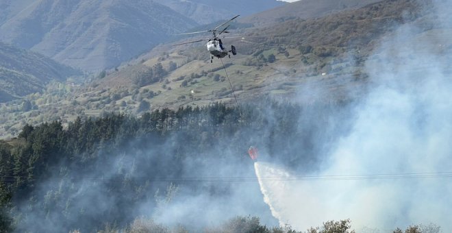 17 incendios activos en Cantabria, que podría desactivar el Infocant ante la previsión de lluvias