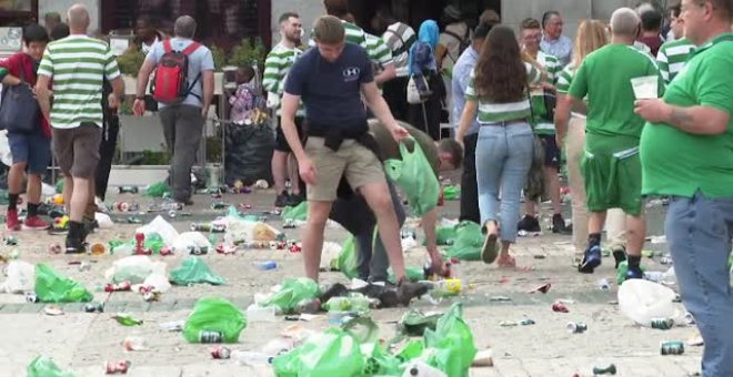 Pocos incidentes y montañas de basura tras el paso de los aficionados del Celtic de Glasgow por Madrid