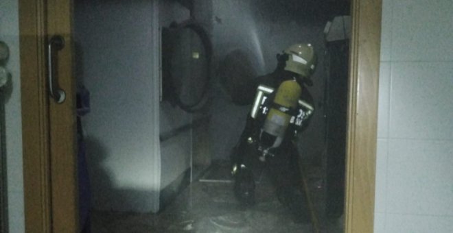 Los bomberos extinguen un incendio en la residencia de mayores 'Virgen del Pilar'
