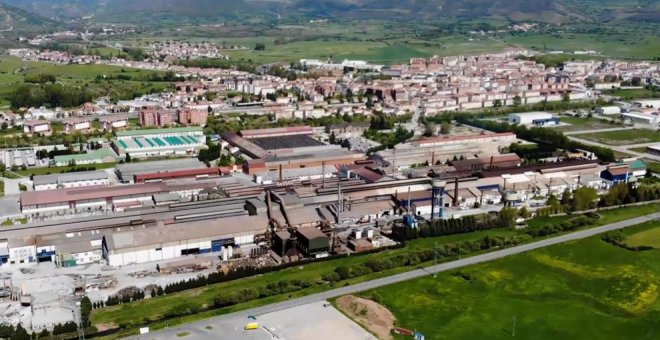 Los trabajadores de Sidenor acusan a la empresa de "asfixiar" a la planta de Reinosa desviando pedidos