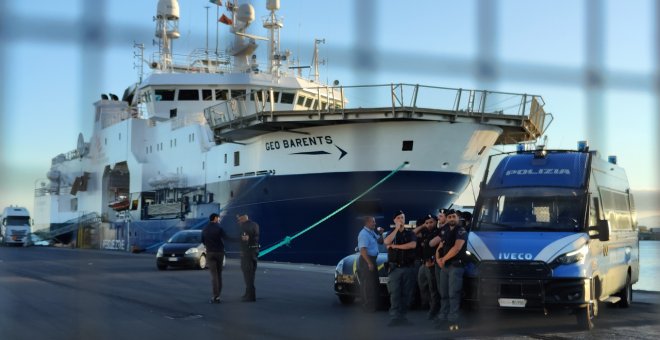 Italia autoriza finalmente el desembarco de los 35 migrantes que seguían retenidos en el buque de rescate 'Humanity 1'