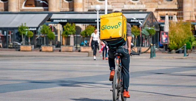 Autónomos, taxistas y riders denuncian a Glovo "por actuar como un cártel"