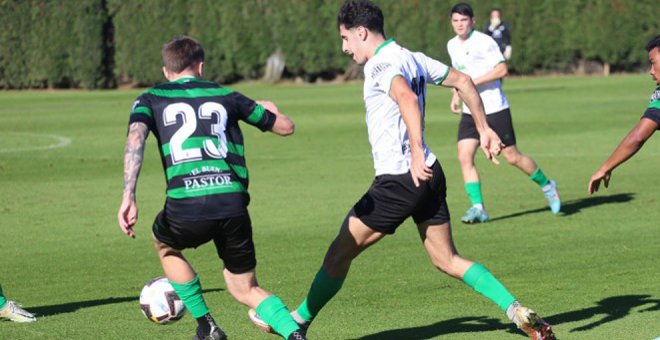 El Racing disputa un intenso partidillo de preparación en las Instalaciones Nando Yosu