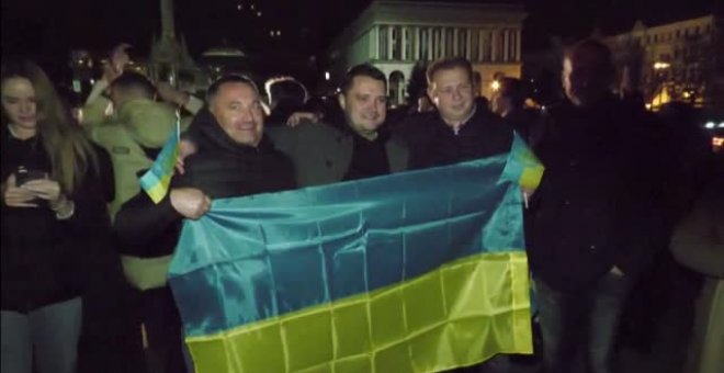 Ucranianos celebran con euforia la retirada de tropas rusas de Jersón