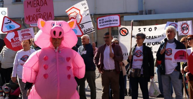 Los pueblos conquenses vuelven a llevar a las calles su protesta contra las macrogranjas y el "coladero" de la moratoria