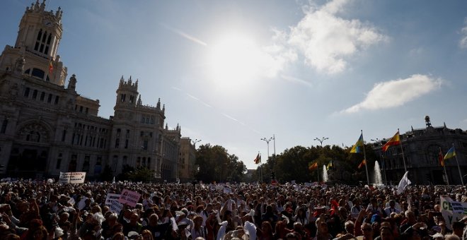 "¿Hacen casting para contar trolas?": indignación en Twitter al intento del PP de menospreciar la manifestación contra Ayuso