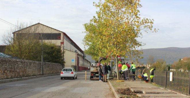 El Ayuntamiento renueva las aceras del paseo de Alejandro Calonge y la calle Polvorín