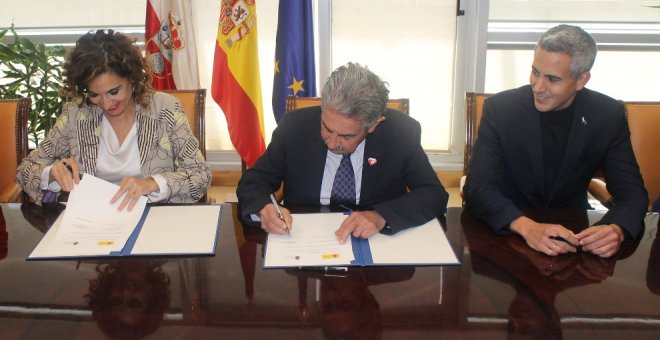 Firmados los convenios del MUPAC, La Pasiega y Valdecilla, con el que se salda "la deuda"