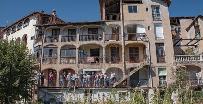 Una cooperativa quiere hacer renacer un gran edificio del barrio antiguo de la ciudad catalana de Berga