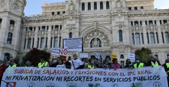 Más de mil personas se manifiestan en Madrid para rechazar la "privatización y los recortes" en los servicios públicos