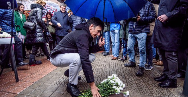 Bilbao coloca su primera placa en una calle en recuerdo de una víctima de ETA