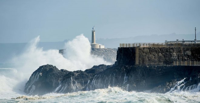 Los fenómenos costeros pondrán en aviso naranja a Cantabria también este viernes