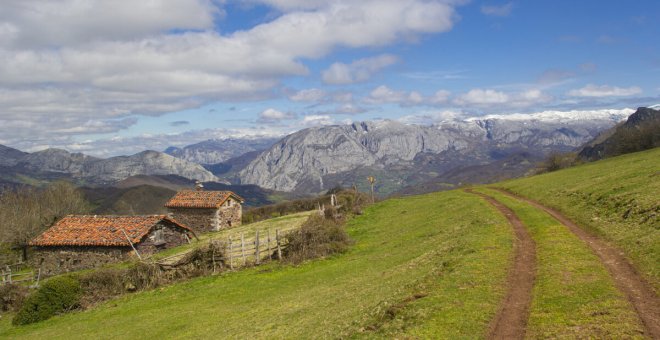 Una línea de alta tensión y un gasoducto por el parque natural Ubiñas-La Mesa