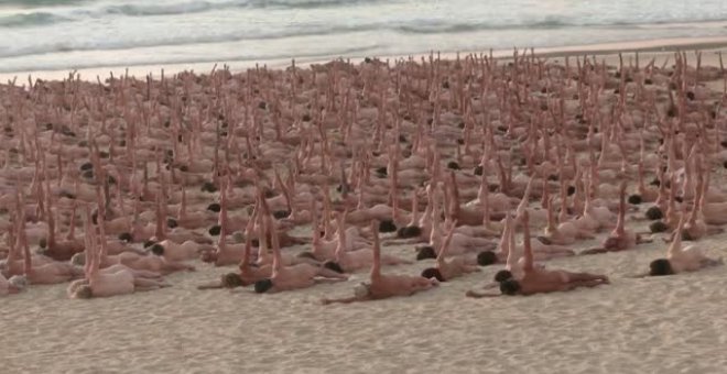 Miles de personas posan desnudas en Sídney para concienciar sobre el cáncer de piel