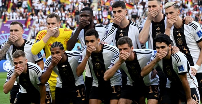 La FIFA amenazó con "sanciones ilimitadas" a los jugadores que portaran el brazalete LGTBI+ en los partidos del Mundial