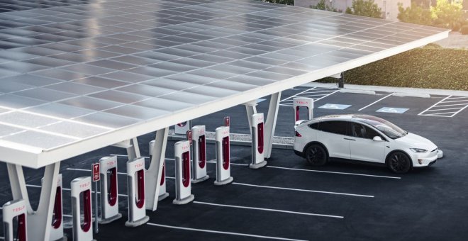 Tesla alcanza los 40.000 cargadores de coches eléctricos instalados: así ha sido la evolución