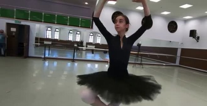 El zarpazo de la guerra en su familia ucraniana, lleva a una virtuosa bailarina a abandonar Rusia