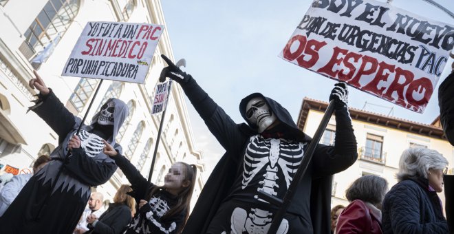 "Madrid se queda sin médicos": cientos de madrileños se concentran para advertir de la situación de la Atención Primaria