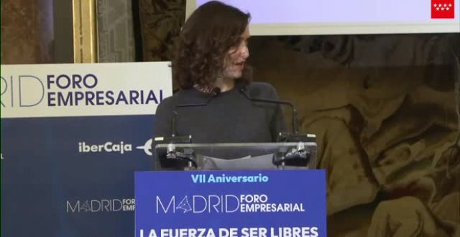 Ayuso sobre la bandera de España:  "Los símbolos del Estado se han de respetar pero no se pueden imponer... ni el himno, ni el escudo, ni la bandera"