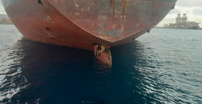 España no admite a trámite el asilo de los tres migrantes que viajaron en el timón de un petrolero