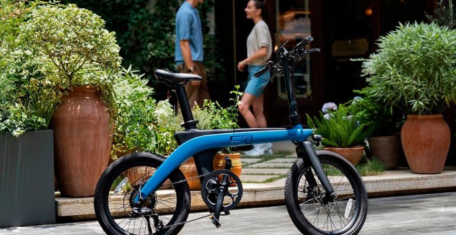 La Wowcat C1 es una bicicleta eléctrica compacta y ligera gracias a su cuadro de fibra de carbono