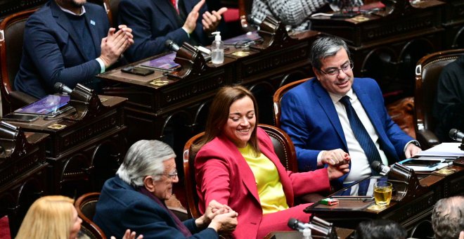 Los diputados de la oposición argentina de Juntos por el Cambio bloquean una sesión parlamentaria con gritos misóginos