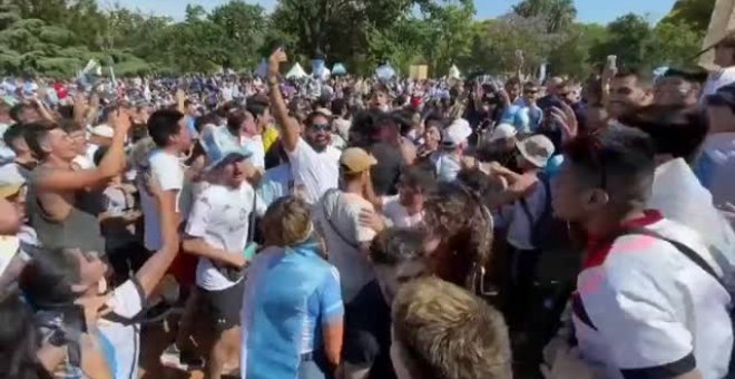 El gol de Messi desata la locura en Argentina que avanza a cuartos de final del Mundial de Catar