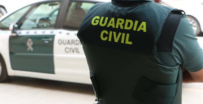 La Guardia Civil sorprende a tres hombres cuando intentaban abandonar la furgoneta que habían robado