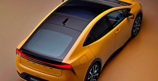 Toyota anuncia cuántos kilómetros de autonomía eléctrica sumarán los paneles solares del nuevo Prius