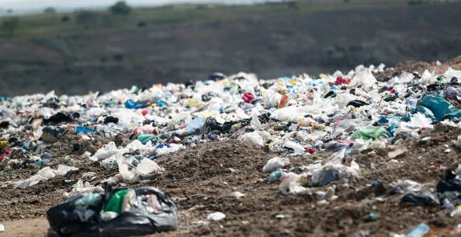 Transición Ecológica llama a la calma y asegura que el decreto de envases no pone en riesgo la Ley de Residuos