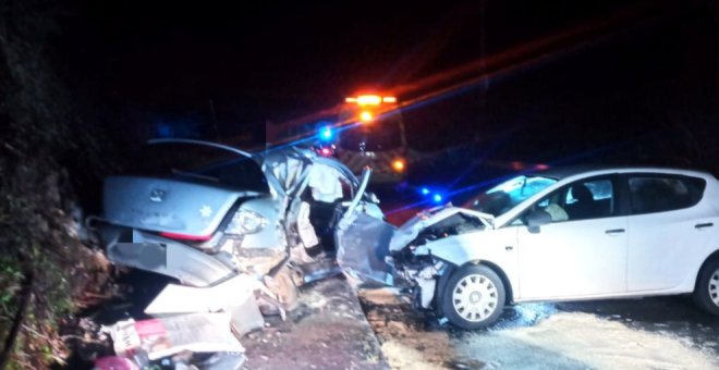 Un aparatoso choque entre dos vehículos en Guriezo se salda con un hombre herido