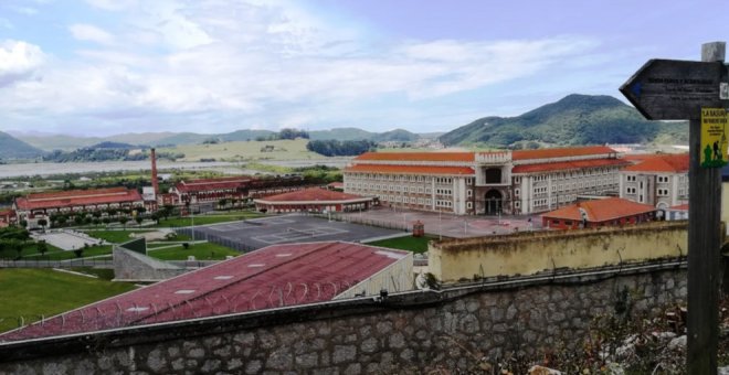 Trasladados a cárceles vascas dos presos de ETA ingresados en El Dueso