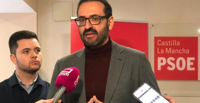 El PSOE califica a Núñez como "una cacatúa de Génova" y reclama para la región un presidente "con personalidad propia"