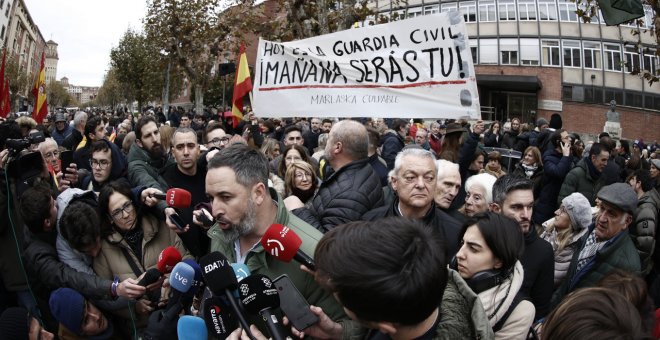 Las derechas acusan al Gobierno de entreguismo a Bildu en una protesta por las competencias de Tráfico en Navarra
