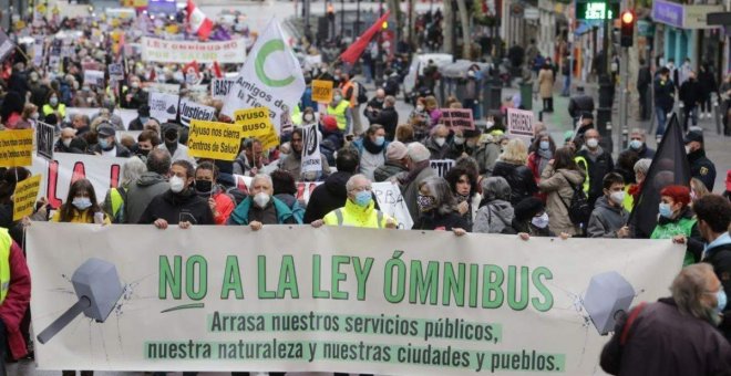 Protesta contra la Ley Ómnibus, a un paso de ser aprobada con el rodillo PP-Vox