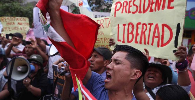 La Justicia de Perú aprueba procesar a Pedro Castillo por rebelión mientras el nuevo Gobierno saca el Ejército a la calle