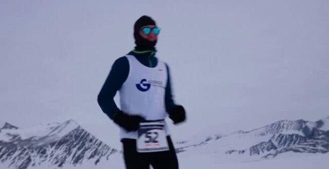 Sean Tobin bate el récord de maratón de hielo antártico con 2 horas y 53 minutos