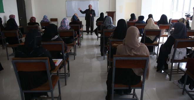 Los talibanes vetan el acceso a la universidad a las mujeres en Afganistán