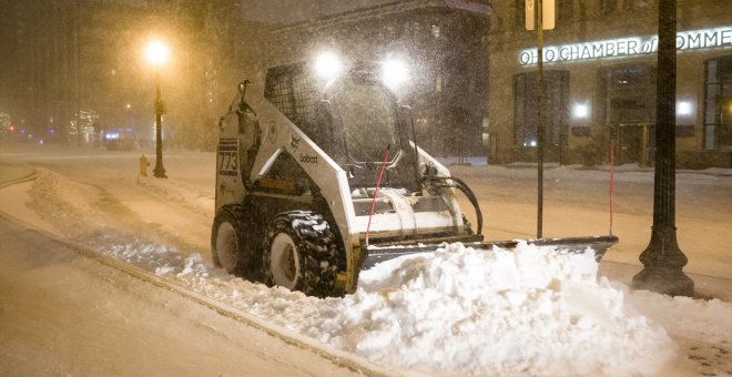 Un temporal deja sin luz a 1,5 millones de personas y provoca miles de vuelos cancelados en Estados Unidos