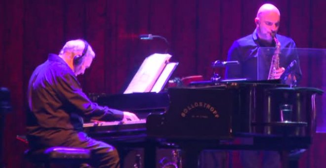 Serrat dice definitivamente adiós a los escenarios con un concierto histórico en Barcelona