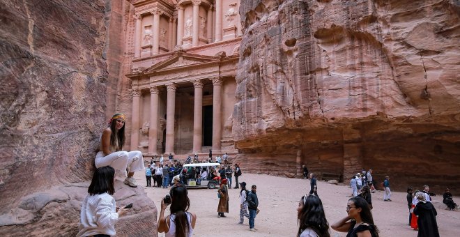 Evacuados 1.700 turistas en Petra por las inundaciones en Jordania