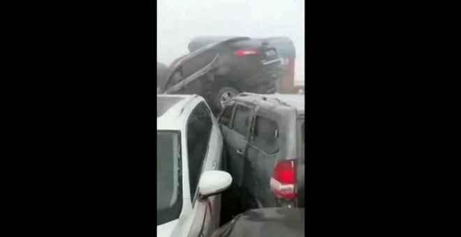 Casi 200 vehículos implicados en una colisión múltiple en China
