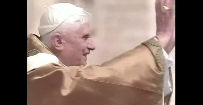 El Papa pide rezar por Benedicto XVI "Está muy enfermo"