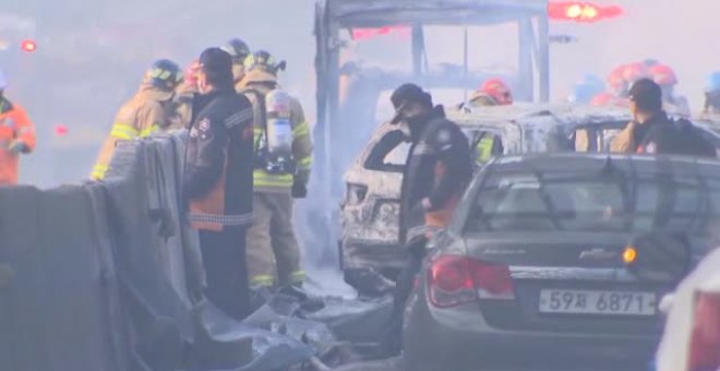 Al menos cinco muertos en un incendio en una carretera de Seúl