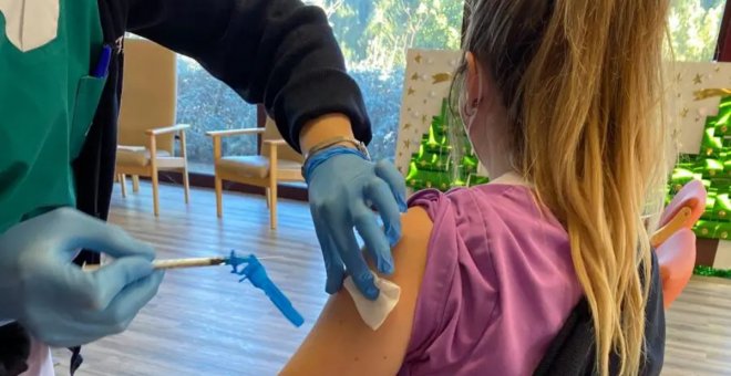 Residencias en alerta por la evolución del covid en China: piden más vacunación para mantener el virus fuera de los centros