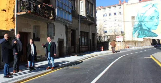 El Ayuntamiento destina 50.000 euros a renovar la acera entre la Plaza de los Caños y la Fuente de la Aurora