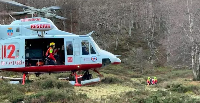 Rescatadas en helicóptero dos vecinas de Portugalete tras desorientarse en los Collados del Asón