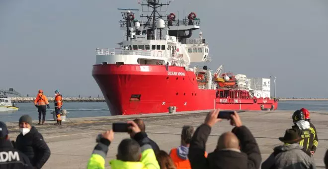 Italia da permiso al Ocean Viking para desembarcar a 37 migrantes en un puerto a cuatro días de navegación
