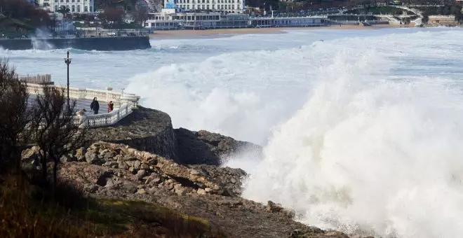 Cantabria continuará en aviso naranja por fenómenos costeros durante este lunes